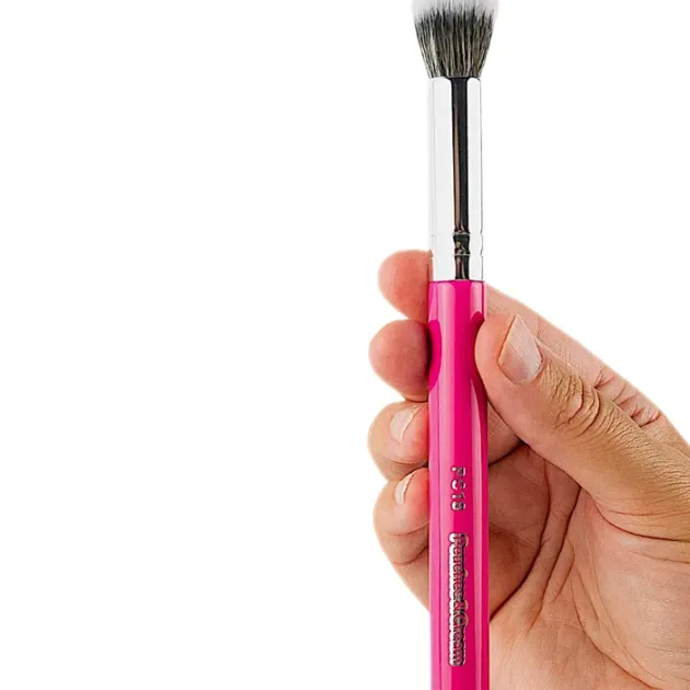 PEACHES & CREAM  PC18 Contour Brush