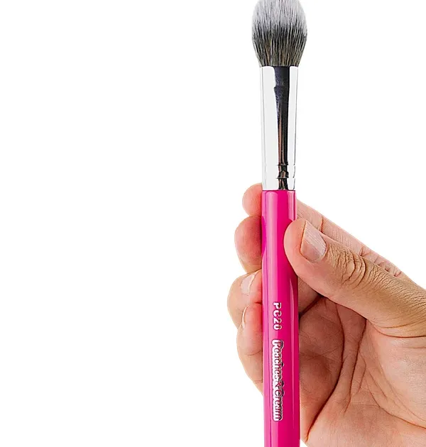 PEACHES & CREAM  PC20 Petite Cheek Brush